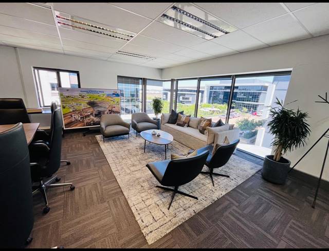 1,348M² OFFICE TO LET IN VORNA VALLEY
